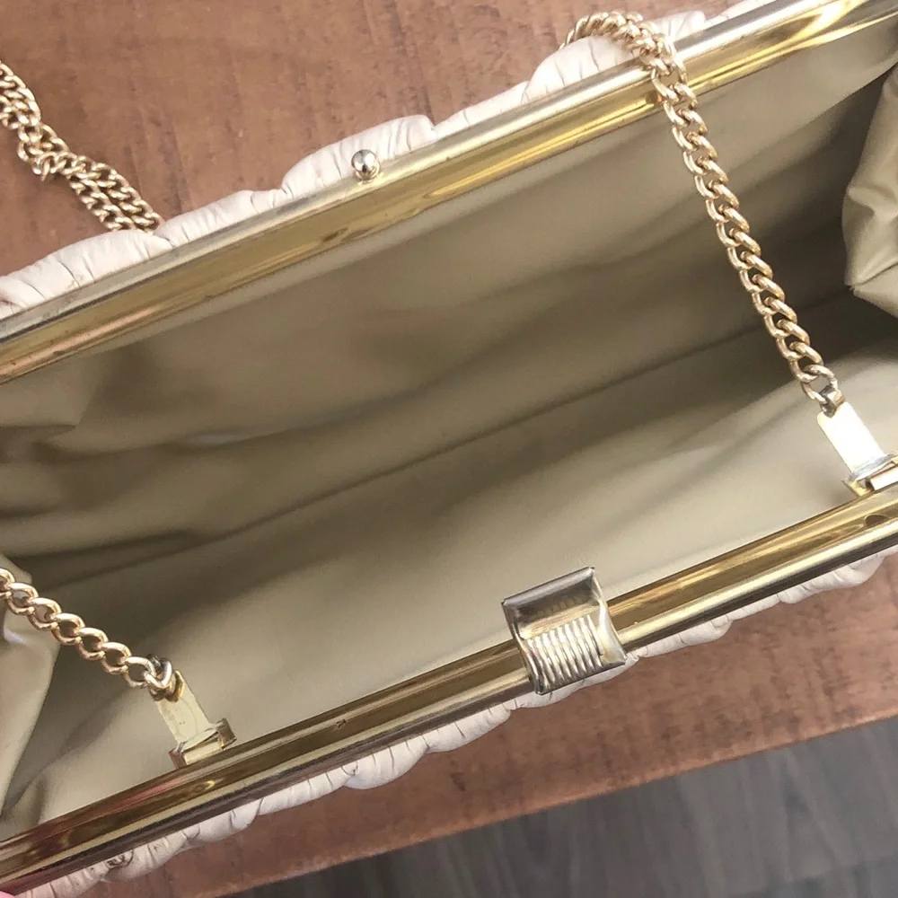 Vintage beige clutch